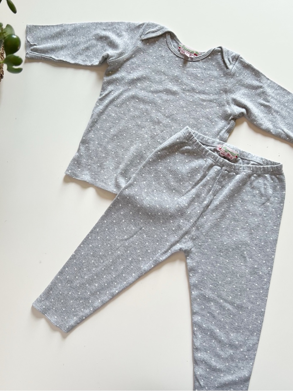 Bonpoint Grey Star Two Piece Pajama Set | Size 12-18m (Flaw Noted)